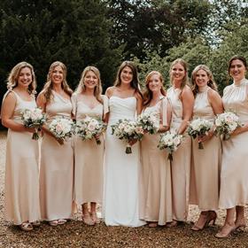 fwthumb    Bridal-flowers-ardington-house-Oxfordshire-wedding1.jpg